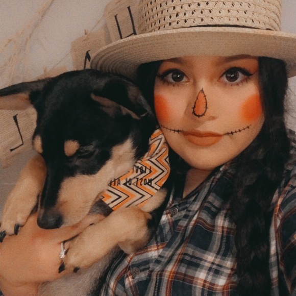 ➡️ ✨MEET YOUR POSHER✨ ⬅️ - Picture 3 of 3